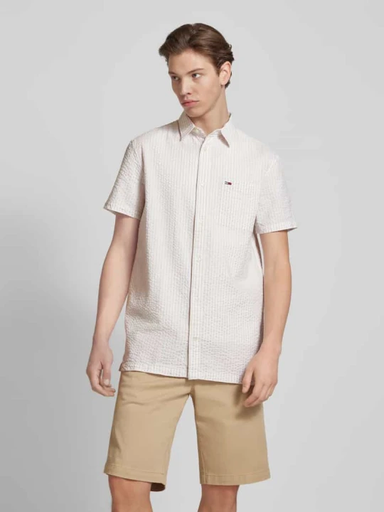 Zdjęcie produktu Koszula casualowa o kroju regular fit z wyhaftowanym logo Tommy Jeans Biały