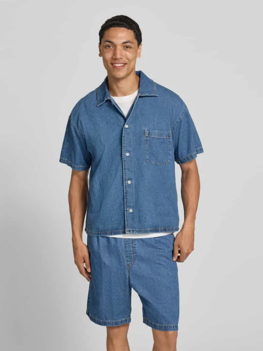 Zdjęcie produktu Koszula jeansowa o kroju nowoczesny z brustasza model 'AUSTIN' Jack&Jones Jeansowy niebieski