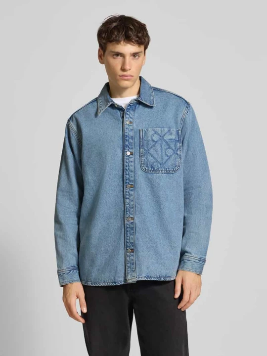 Zdjęcie produktu Koszula jeansowa o kroju regular fit z BrustaszA Calvin Klein Jeans Jeansowy niebieski
