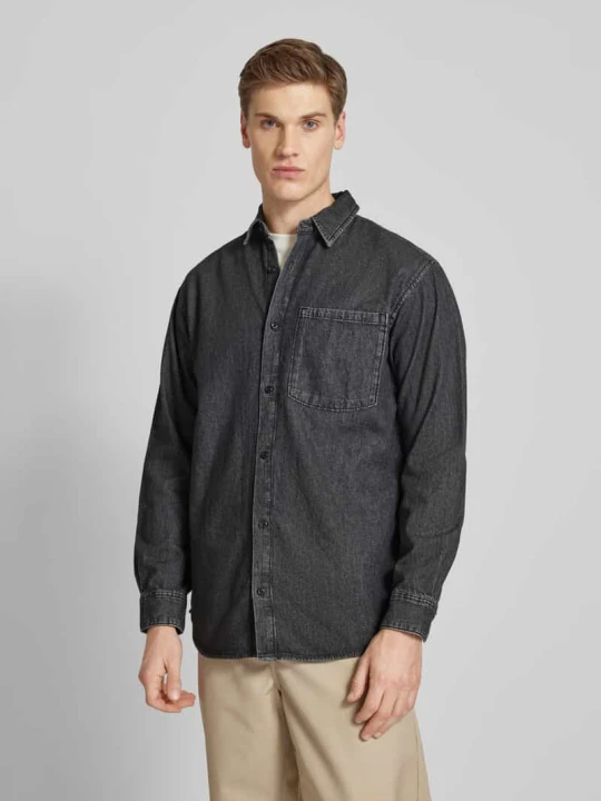 Zdjęcie produktu Koszula jeansowa o kroju regular fit z kieszenią na piersi model ‘CREEK’ Jack&Jones Ciemnoszary