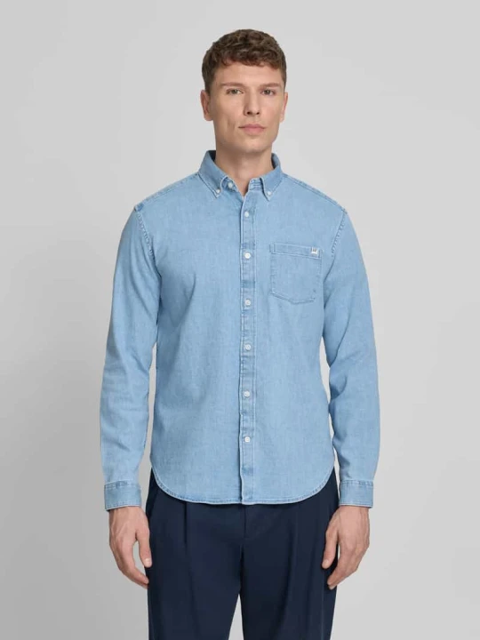 Zdjęcie produktu Koszula jeansowa o kroju regular fit z kołnierzykiem button-down GAP Jasnoniebieski