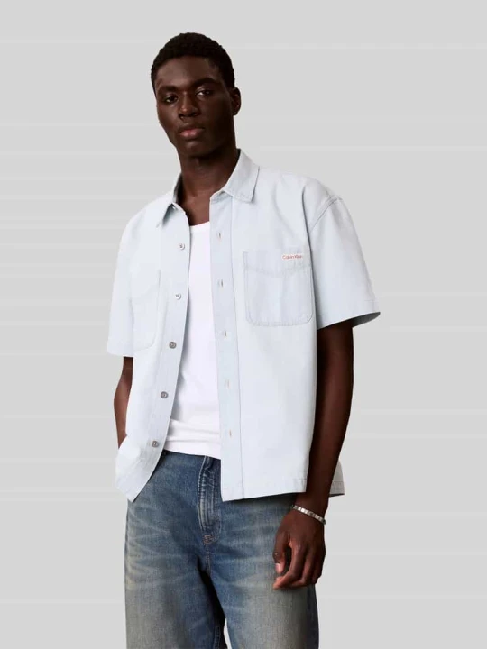 Zdjęcie produktu Koszula jeansowa z naszytymi kieszeniami na piersi Calvin Klein Jeans Jasnoniebieski