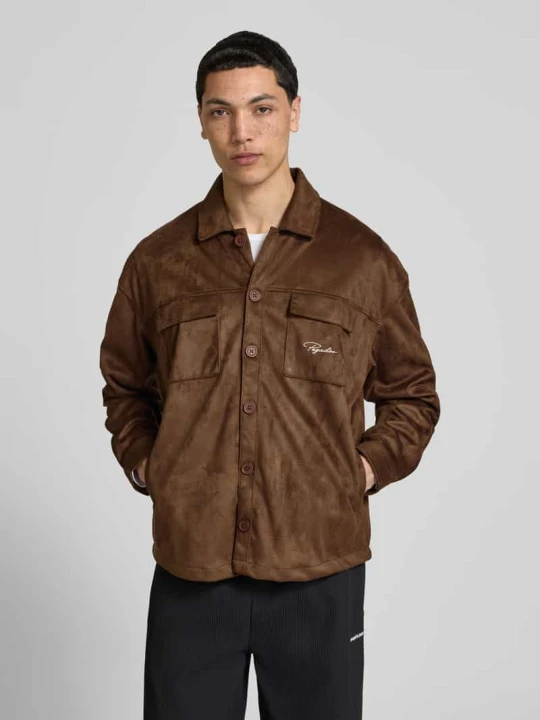 Zdjęcie produktu Koszula-kurtka o kroju relaxed fit z kieszeniami na piersi model 'Madikeri' Pegador Czekoladowy