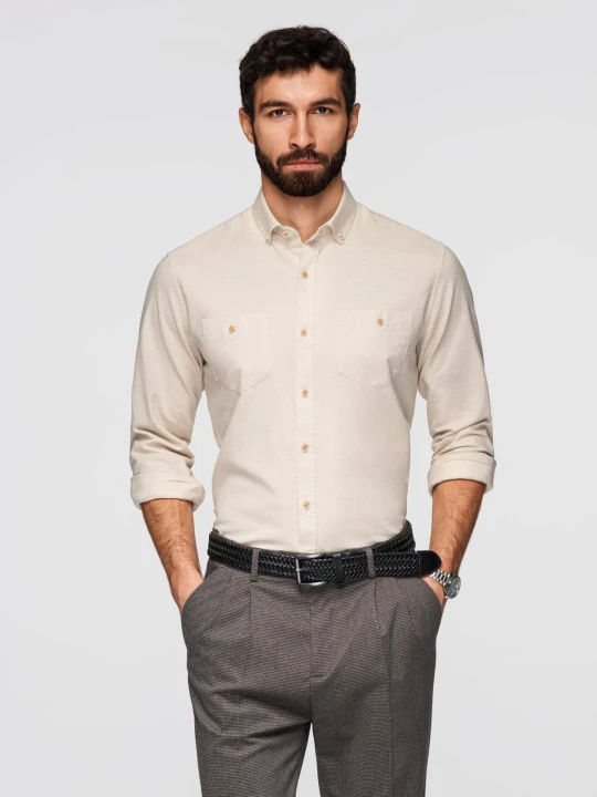 Zdjęcie produktu Koszula męska lniana z klasycznym kołnierzykiem i kieszeniami REGULAR FIT – kremowa V3 Ombre Clothing kremowy