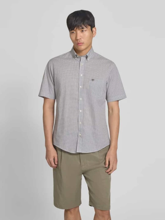 Zdjęcie produktu Koszula o kroju modern fit koszula casualowa z brustaszą i wyhaftowanym logo FYNCH-HATTON Oliwkowy