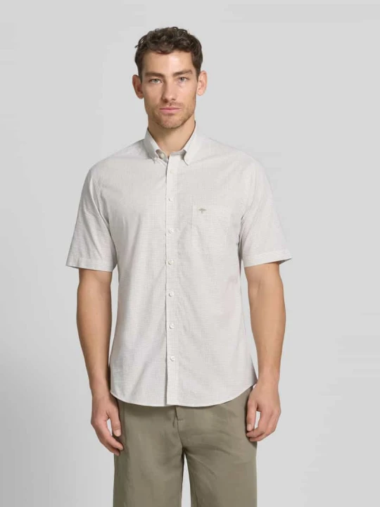 Zdjęcie produktu Koszula o kroju modern fit koszula casualowa z brustaszą i wyhaftowanym logo FYNCH-HATTON Jasnozielony