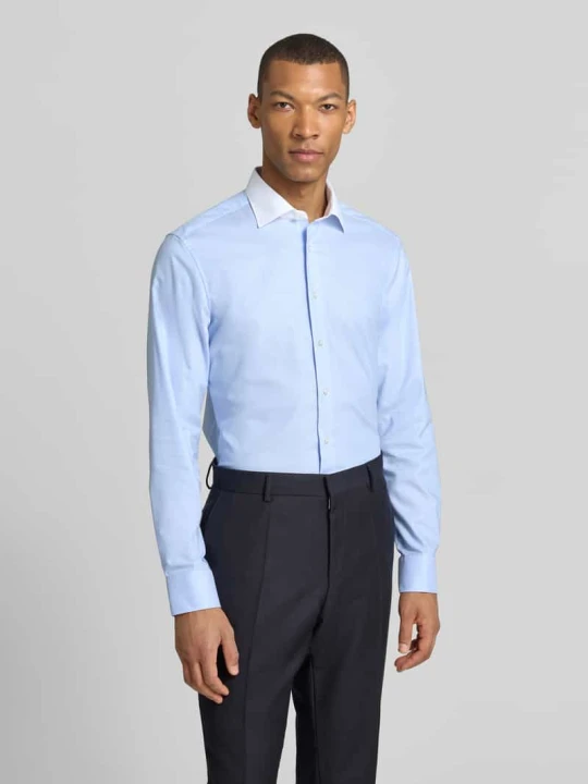 Zdjęcie produktu Koszula o kroju slim fit biznes z kołnierzykiem typu kent Eterna Błękitny