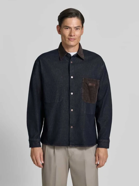 Zdjęcie produktu Koszula wierzchnia z kołnierzykiem typu kent w imitacji sztruksu i naszywką z logo Armani Exchange Jeansowy niebieski