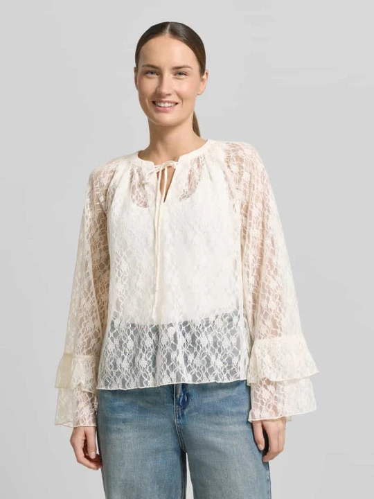 Zdjęcie produktu Koszula z długim rękawem w koronkowym wyglądzie w kroju regular fit model 'LOULOU' Vero Moda Złamany biały