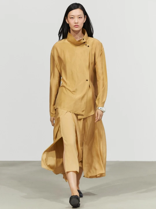 Zdjęcie produktu Koszula Z Jedwabiu Z Wysokim Kołnierzem - Żółty Musztardowy - Massimo Dutti - Female