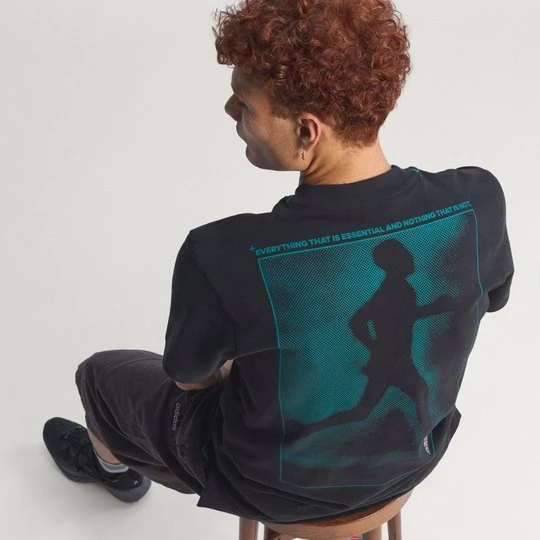 Zdjęcie produktu Koszulka ADIDAS EQUIPMENT Z GRAFIKĄ Z EFEKTEM ROZMAZANIA czarny