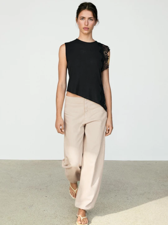 Zdjęcie produktu Koszulka Bez Rękawów Z Ozdobną Koronką - Czarny - Massimo Dutti - Female