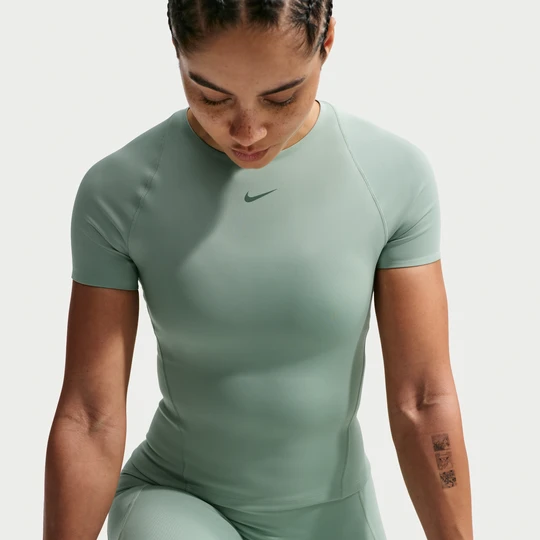 Zdjęcie produktu Koszulka damska z krótkim rękawem Nike Universa Dri-FIT - Zieleń