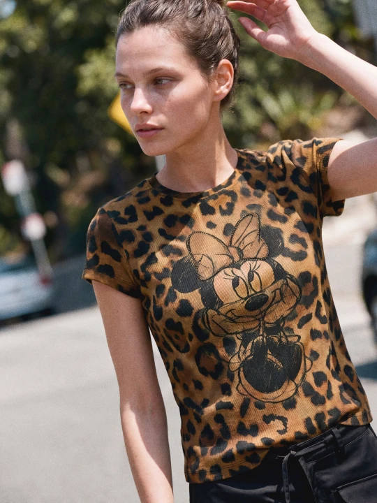 Zdjęcie produktu Koszulka Disney™ z nadrukiem Desigual brązowy
