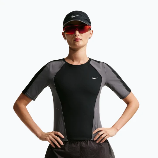 Zdjęcie produktu Koszulka do biegania damska Nike Swift Dri-Fit black / iron grey