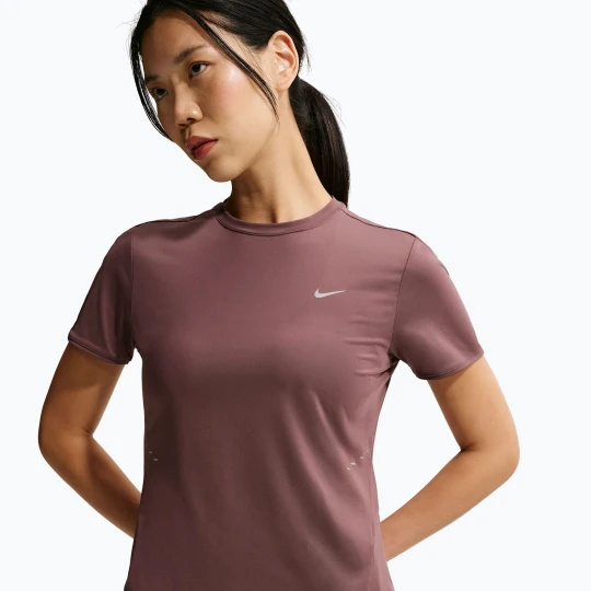 Zdjęcie produktu Koszulka do biegania damska Nike Swift Dri-Fit tattoo Czarny