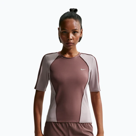 Zdjęcie produktu Koszulka do biegania damska Nike Swift Dri-Fit tattoo / light violet ore