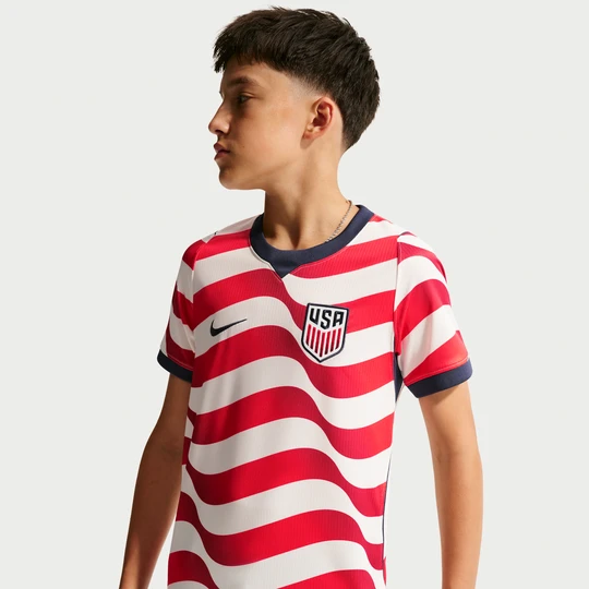 Zdjęcie produktu Koszulka do piłki nożnej dla dużych dzieci Nike Dri-FIT USMNT Stadium 2026 (wersja domowa) – replika - Biel