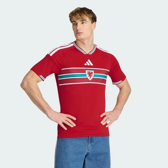 Zdjęcie produktu Koszulka domowa Walia 26 Adidas Better Scarlet