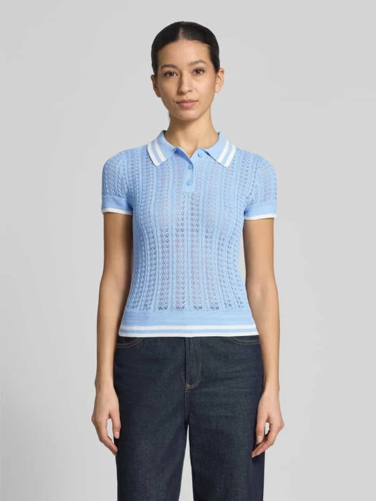 Zdjęcie produktu Koszulka dzianinowa z mieszanki wiskozy z kołnierzykiem polo Guess Błękitny