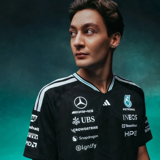 Zdjęcie produktu KOSZULKA MERCEDES - AMG PETRONAS FORMULA 1 TEAM DRIVER AUTHENTIC Adidas czarny