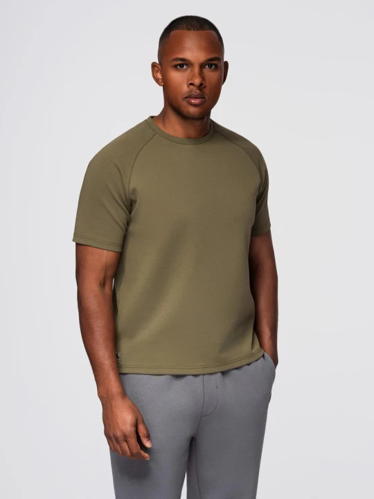 Zdjęcie produktu Koszulka męska COMFORT FIT z raglanowym rękawem – oliwkowa V4 - Rozmiar: S Ombre Clothing oliwkowy