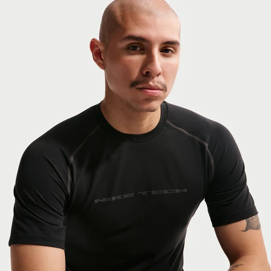 Zdjęcie produktu Koszulka męska z krótkim rękawem Dri-FIT Nike Tech - Czerń