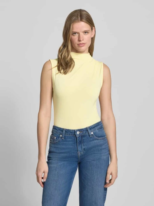 Zdjęcie produktu Koszulka o kroju shaped fit bez rękawów Model „MADISON” Pieces Jasnożółty