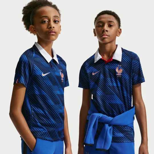 Zdjęcie produktu Koszulka piłkarska dla dużych dzieci Nike Dri-FIT reprezentacja Francji Stadium 2026 (wersja domowa) - Niebieski