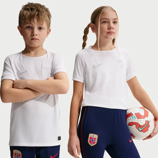 Zdjęcie produktu Koszulka piłkarska dla dużych dzieci Nike Dri-FIT Norwegia Stadium 2026 (wersja trzecia) – replika - Biel