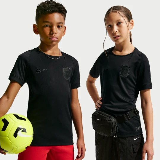 Zdjęcie produktu Koszulka piłkarska dla dużych dzieci Nike Dri-FIT reprezentacja Norwegii Stadium 2026 (wersja wyjazdowa) - Czerń