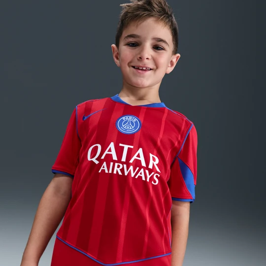 Zdjęcie produktu Koszulka piłkarska dla dużych dzieci Nike Dri-FIT Total 90 Paris Saint-Germain Stadium 2025/26 (wersja trzecia) – replika - Czerwony