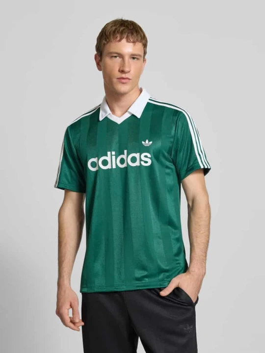 Zdjęcie produktu Koszulka z dzianiny z kołnierzykiem wykładanym i nadrukiem z logo marki adidas Originals Zielony