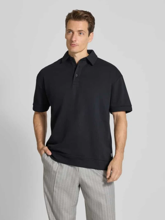 Zdjęcie produktu Koszulka polo o kroju oversized z kołnierzykiem polo i detalem z logo lindbergh Czarny