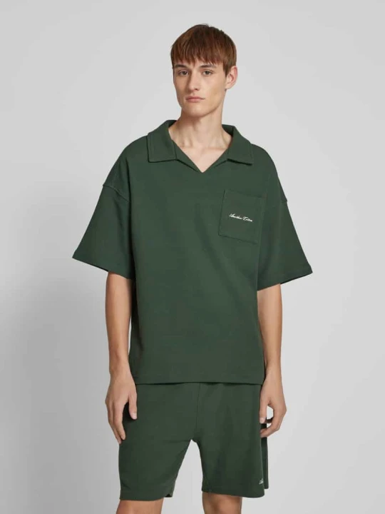 Zdjęcie produktu Koszulka polo o kroju oversized z nadrukiem z logo Another Cotton Lab Ciemnozielony
