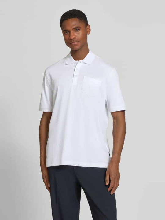 Zdjęcie produktu Koszulka polo o kroju regular fit z brustaszą i wyhaftowanym logo Bugatti Biały