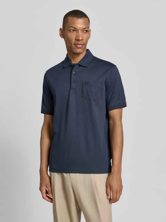 Zdjęcie produktu Koszulka polo o kroju regular fit z brustaszą i wyhaftowanym logo Bugatti Granatowy