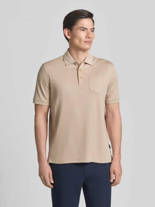 Zdjęcie produktu Koszulka polo o kroju regular fit z brustaszą i wyhaftowanym logo Bugatti Beżowy