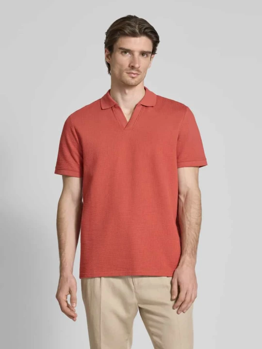 Zdjęcie produktu Koszulka polo o kroju regular fit z dekoltem w serek MCNEAL Terakotowy