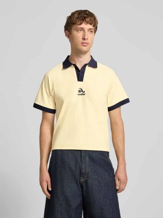 Zdjęcie produktu koszulka polo o kroju regular fit z logo i listwą guzikową Another Cotton Lab Żółty