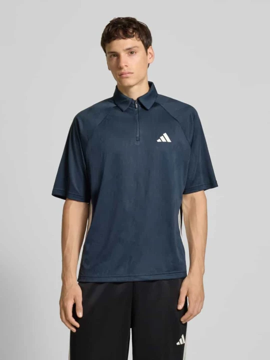 Zdjęcie produktu Koszulka polo o kroju regular fit z logo i zamkiem błyskawicznym Adidas Ciemnoniebieski