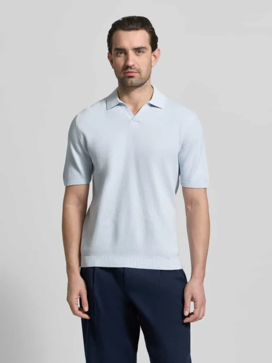 Zdjęcie produktu Koszulka polo w kroju regular fit z prążkowanymi wykończeniami MCNEAL Jasnoniebieski
