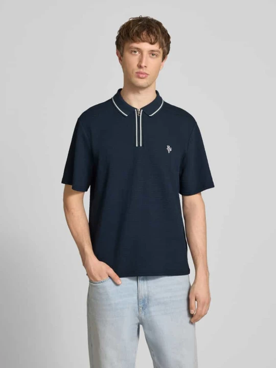 Zdjęcie produktu koszulka polo o kroju regular fit z zamkiem błyskawicznym i wyhaftowanym logo REVIEW Granatowy