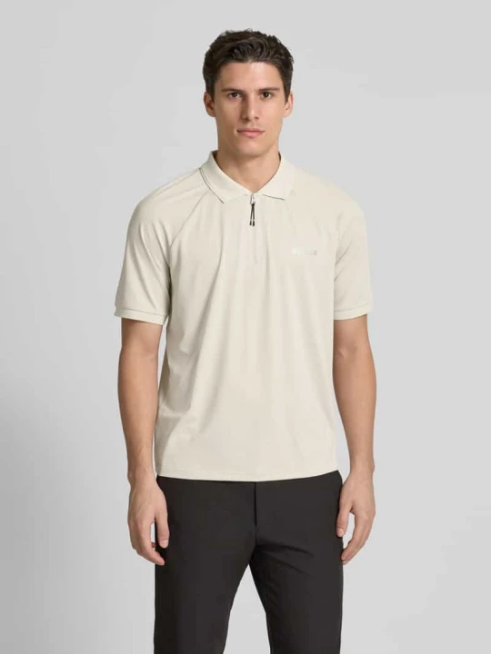 Zdjęcie produktu Koszulka polo o kroju regular fit z zamkiem błyskawicznym model ‘JAISS’ Guess Beżowy