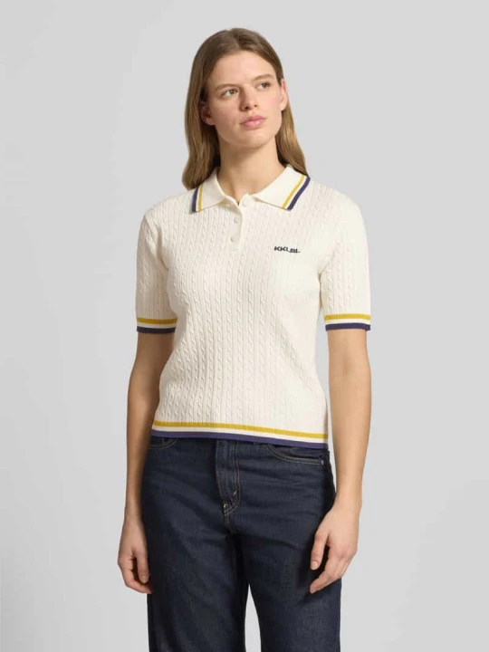 Zdjęcie produktu Koszulka polo o kroju regular fit ze ściegiem warkoczowym i wyhaftowanym logo Karo Kauer Złamany biały