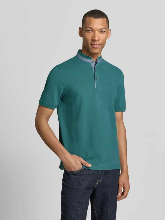 Zdjęcie produktu Koszulka polo o kroju regular fit ze stójką i wyhaftowanym logo Bugatti Zielony