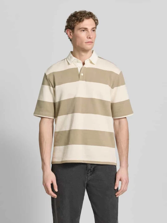 Zdjęcie produktu Koszulka polo o kroju relaxed fit we wzorze na całej powierzchni MCNEAL Beżowy