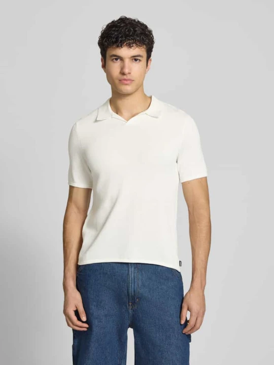 Zdjęcie produktu Koszulka polo o kroju slim fit z fakturowanym wzorem REVIEW Złamany biały