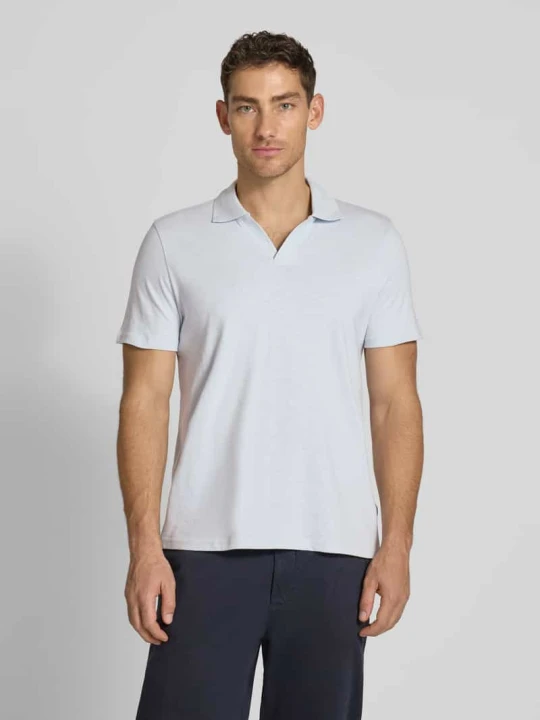 Zdjęcie produktu Koszulka polo w kroju slim fit z dekoltem w serek MCNEAL Jasnoniebieski