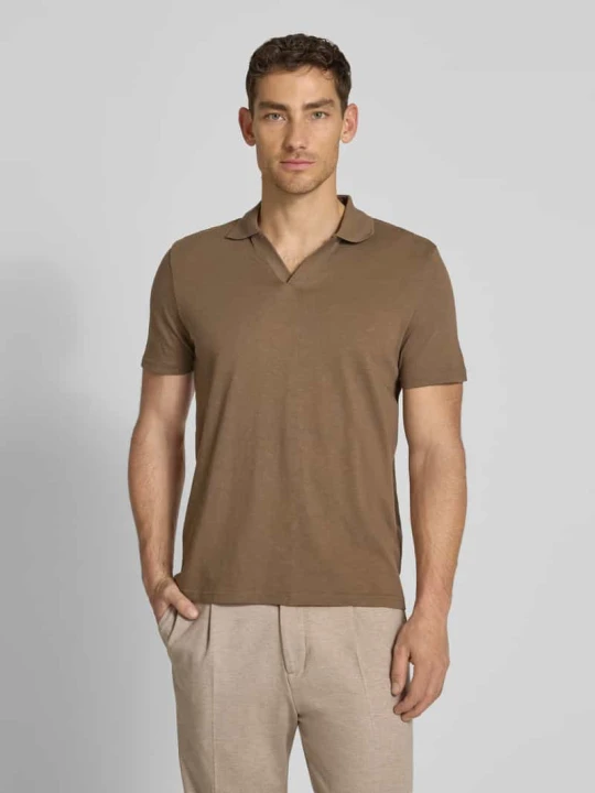 Zdjęcie produktu Koszulka polo w kroju slim fit z dekoltem w serek MCNEAL Średniobrązowy